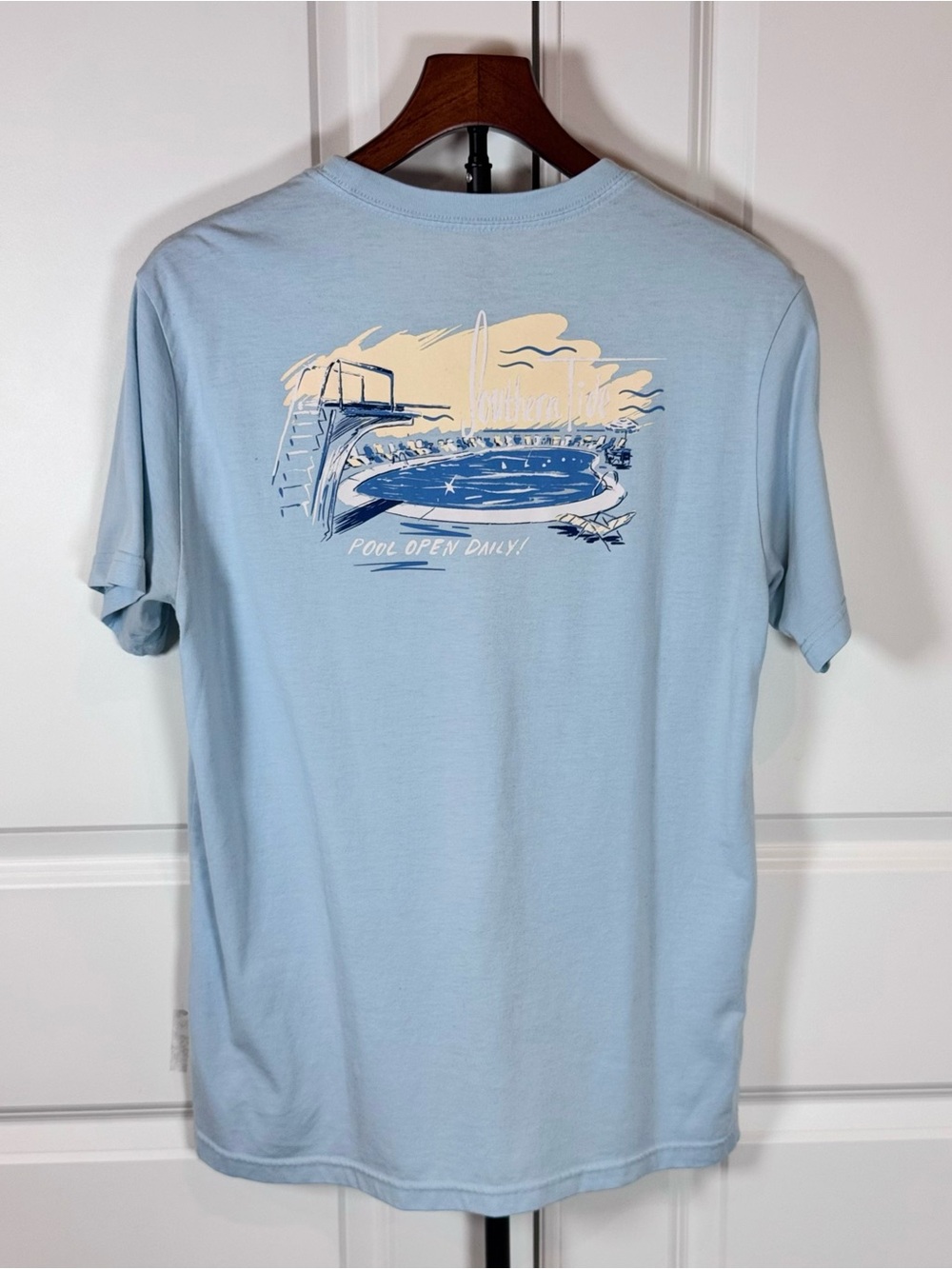 Southern Tide Blue Pool Graphic Tee M Coastal Beach Resort Retro Casual Weekend